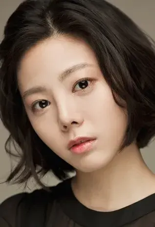 بیوگرافی Yoon Ji Won