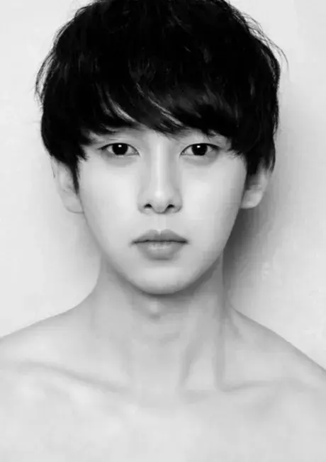 بیوگرافی Kang Chul Woong