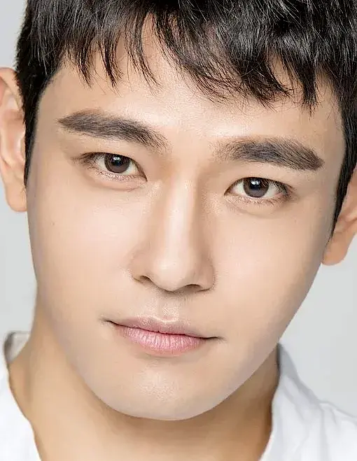 بیوگرافی Im Yoon Ho