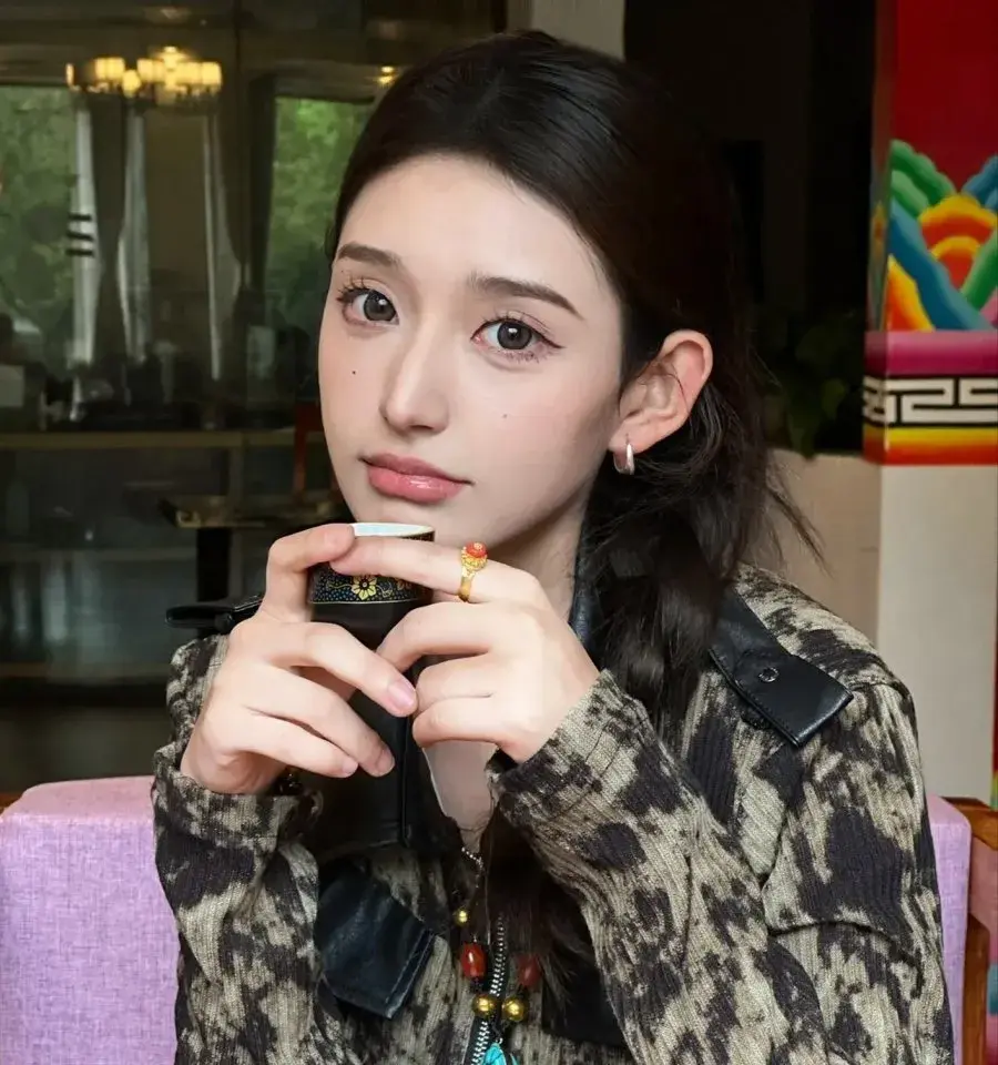 بیوگرافی Gong Qiu La Mu