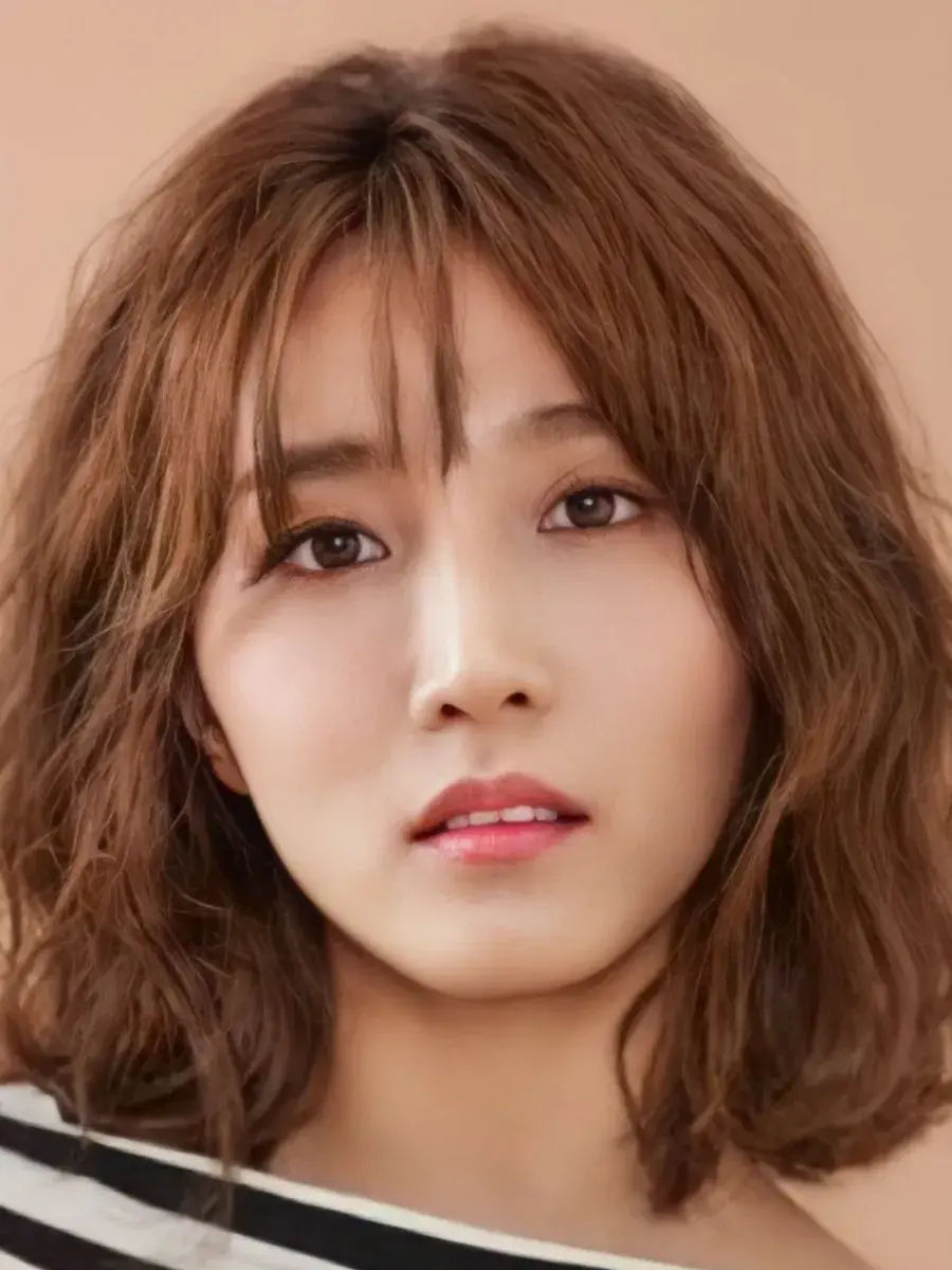 بیوگرافی Lee Cho Hee