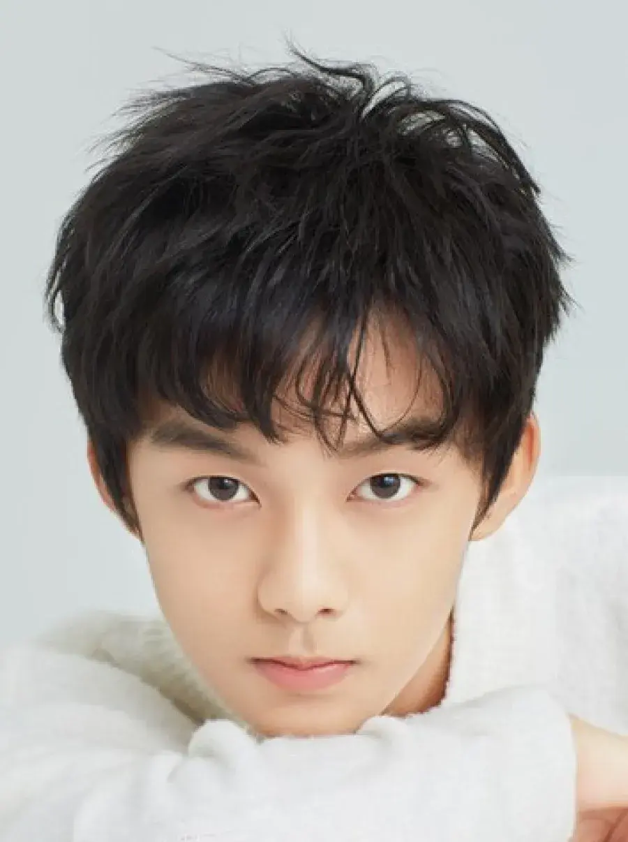 بیوگرافی Huang Yi