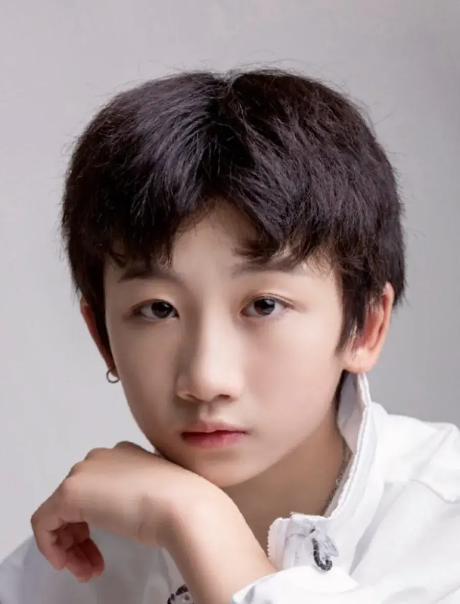 بیوگرافی Zhou Ao Yun