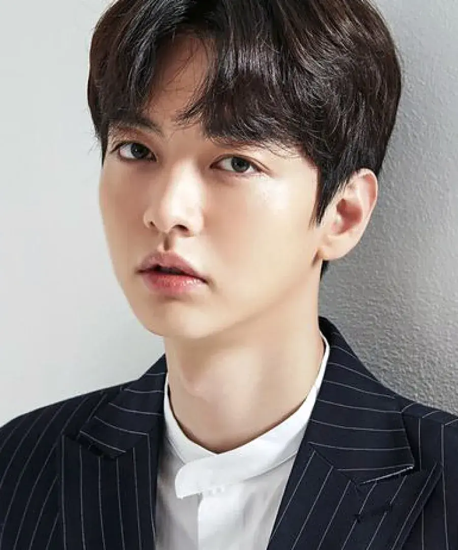 بیوگرافی Kim Sun Woong