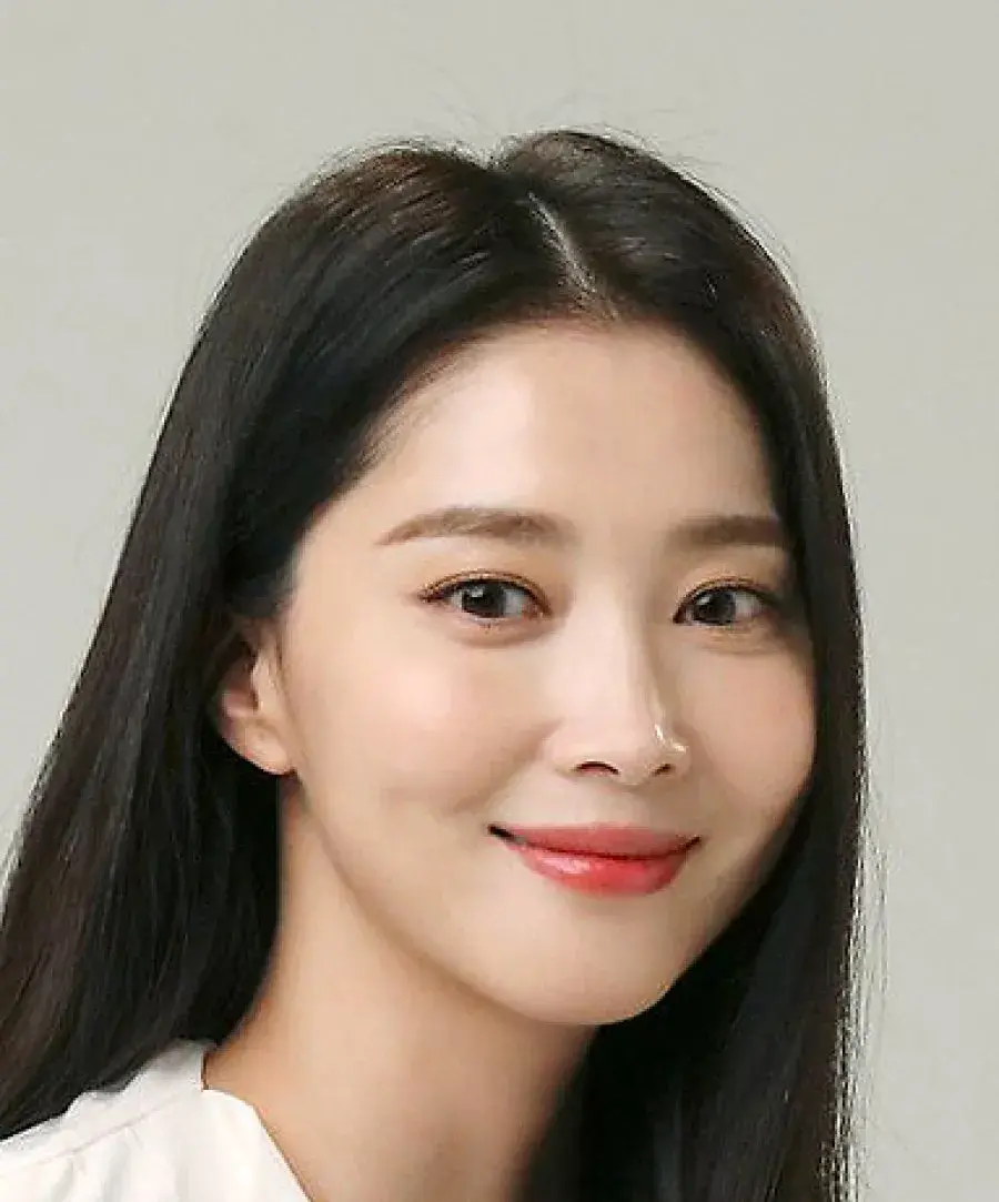 بیوگرافی Oh Yoon Ah