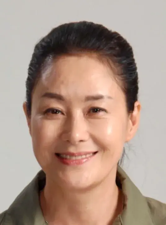 بیوگرافی Lee Hwa Young