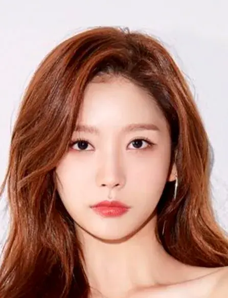 بیوگرافی Lee Yoo Young