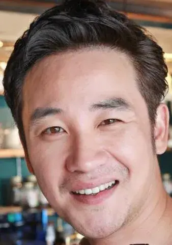 بیوگرافی Uhm Tae Woong