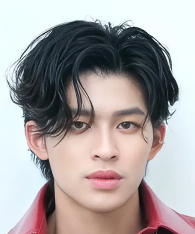 بیوگرافی Lertratkosum Naravit