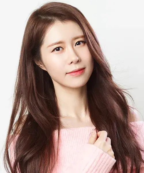 بیوگرافی Lee Cho Ah