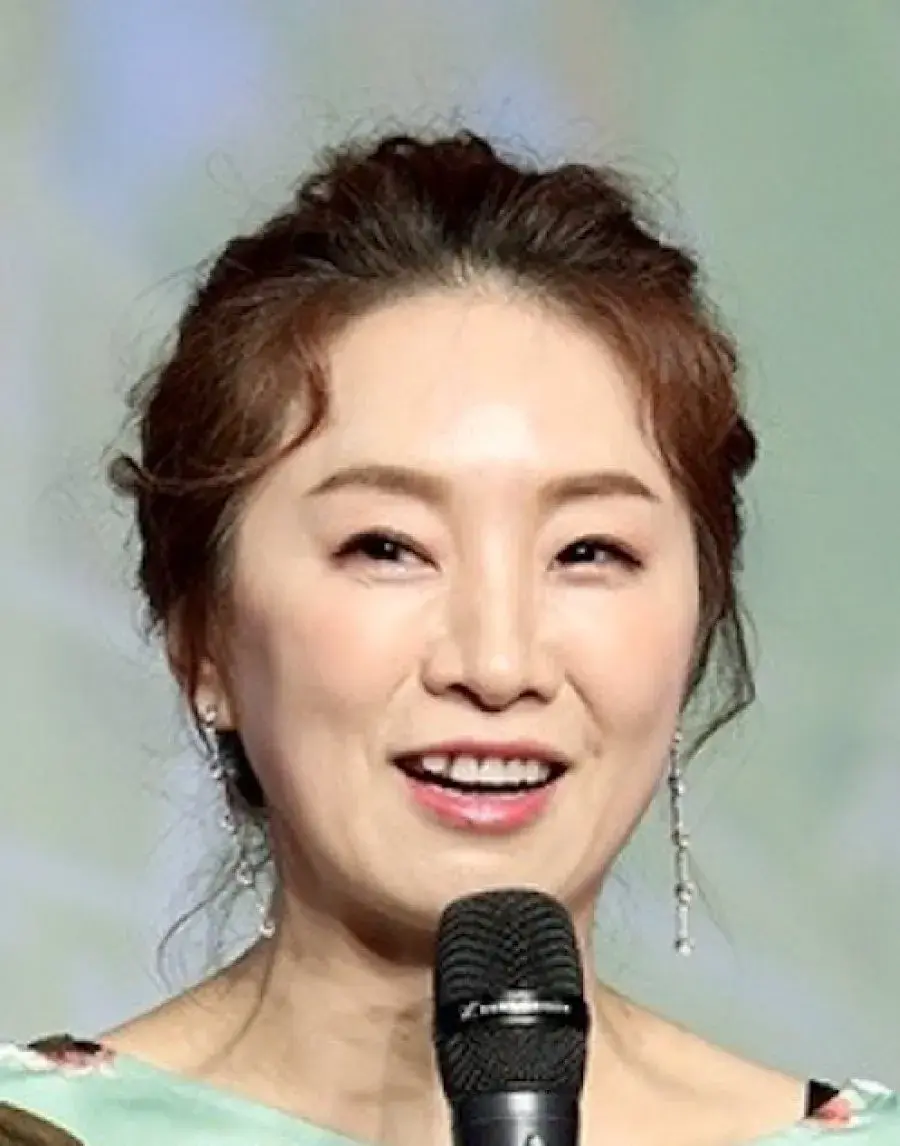 بیوگرافی Jeon Young Mi