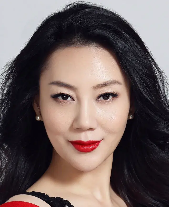 بیوگرافی Hu Cai Hong