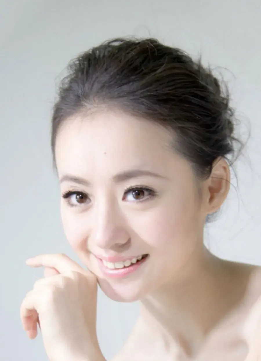 بیوگرافی Yi Ling