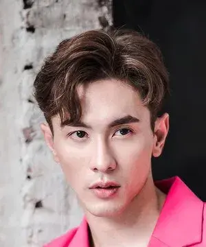 بیوگرافی Thewphaingam Nat