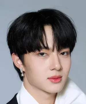 بیوگرافی Perdpiriyawong Chawarin