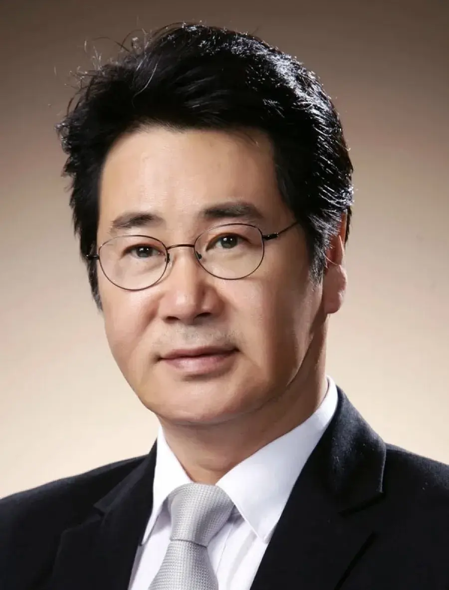 بیوگرافی Yoo Dong Geun