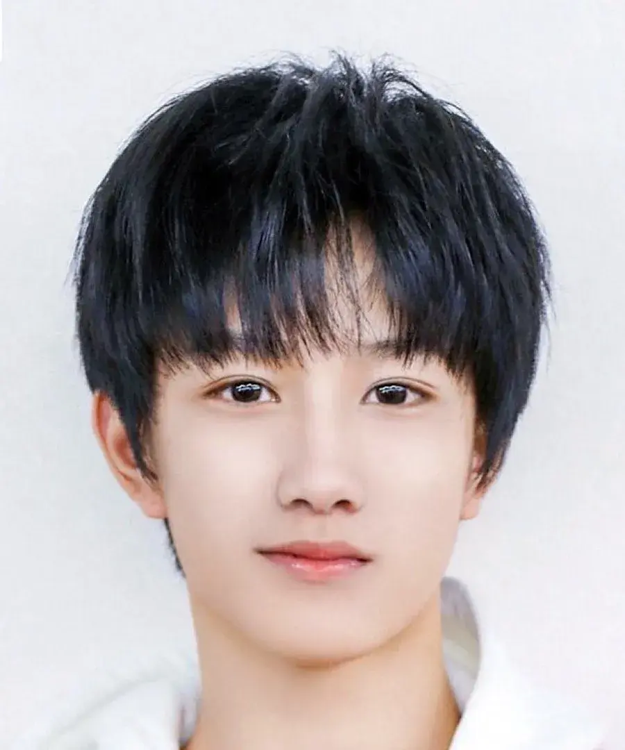 بیوگرافی Ao Zi Yi