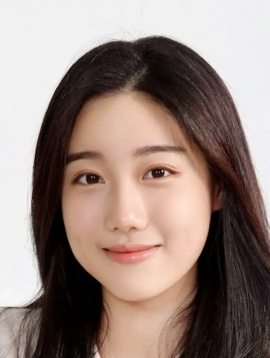 بیوگرافی Park Ha Young
