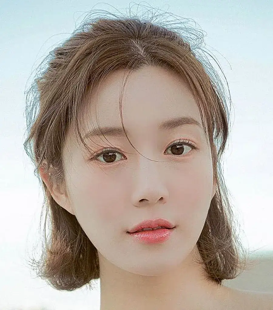 بیوگرافی Lee Da In