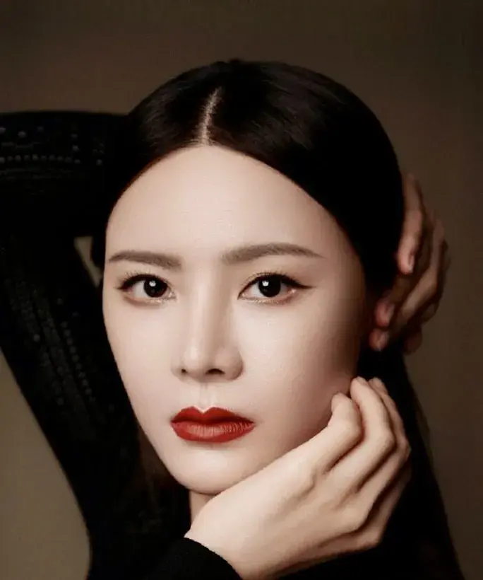 بیوگرافی Li Qian Yi