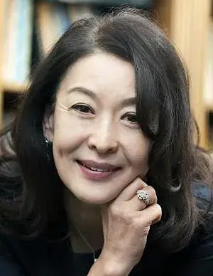 بیوگرافی Yoon Seok Hwa