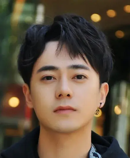 بیوگرافی Qu Zhe Ming