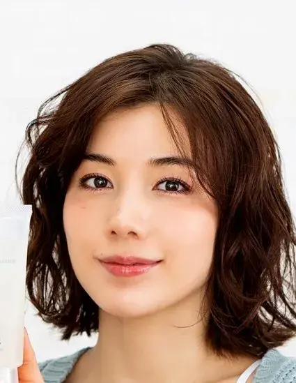 بیوگرافی Naka Riisa