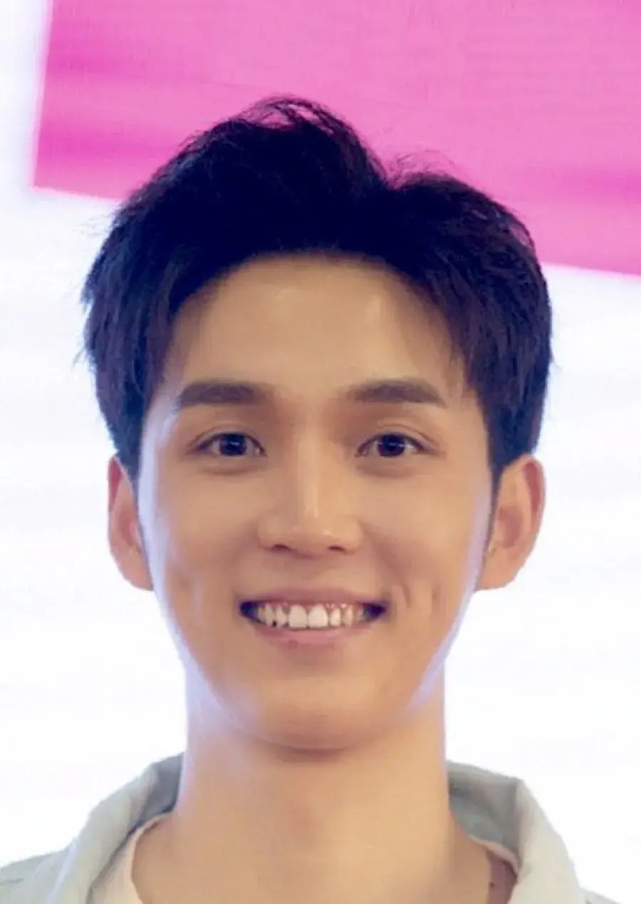 بیوگرافی Li Yan Feng