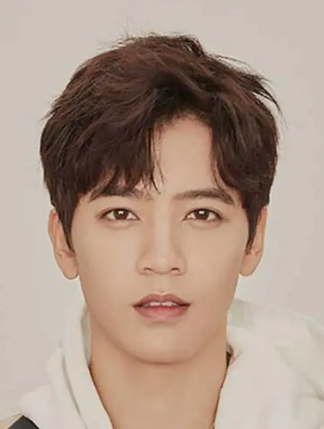 بیوگرافی Li Chung Lin