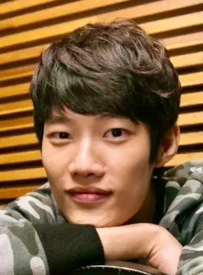 بیوگرافی Shin Joo Hwan
