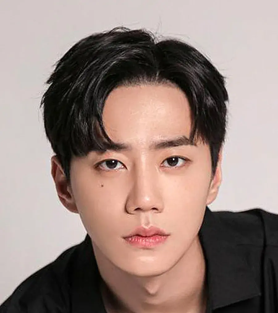 بیوگرافی Lee Jun Young