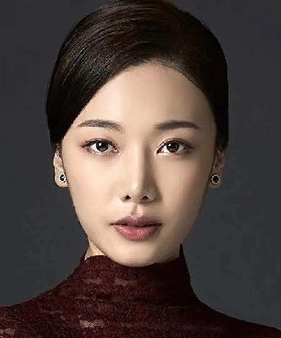 بیوگرافی Jin So Yeon