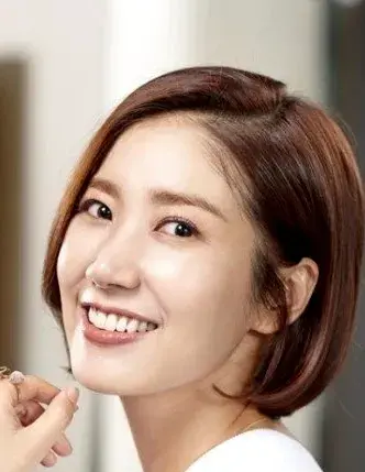 بیوگرافی Yoo Ho Jung