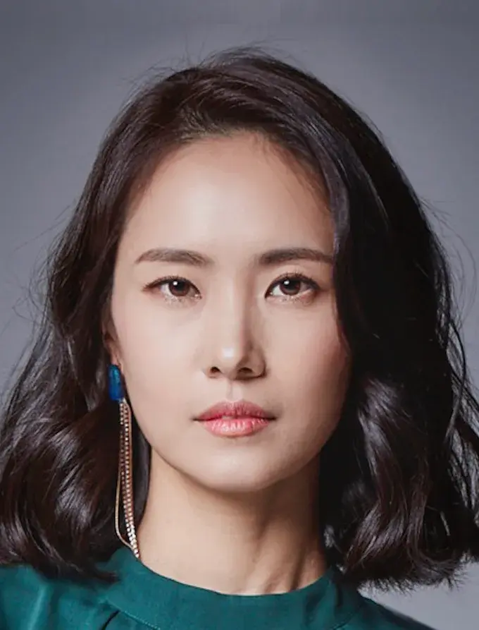 بیوگرافی Park Soo Yeon