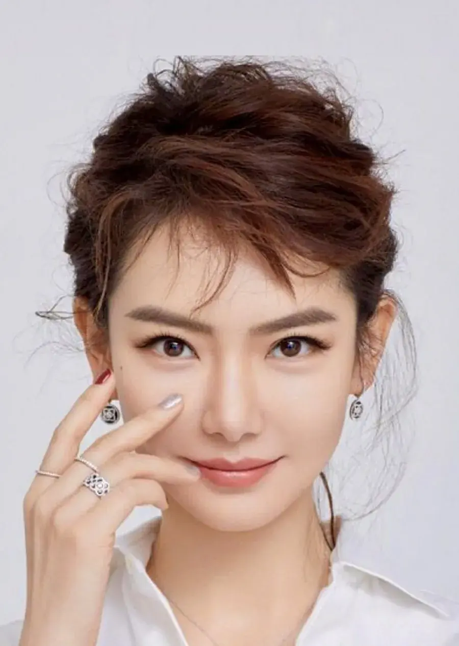 بیوگرافی Qi Wei