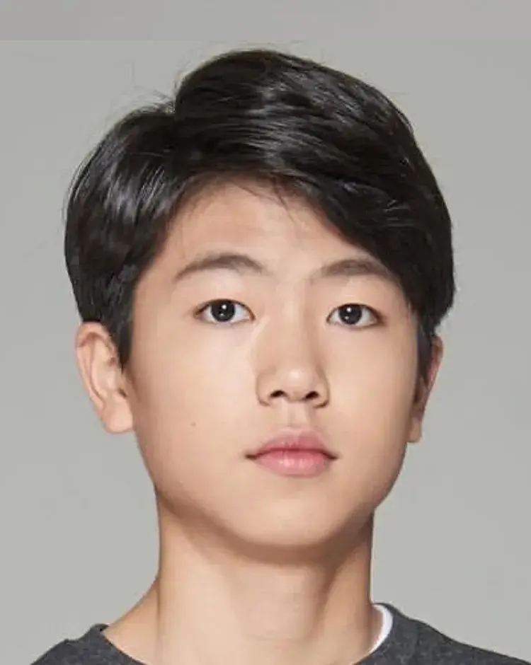 بیوگرافی Uhm Ji Sung