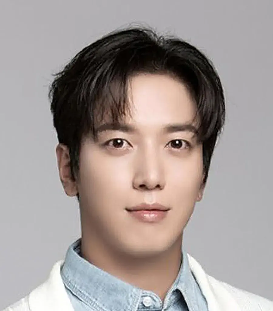بیوگرافی Jung Yong Hwa
