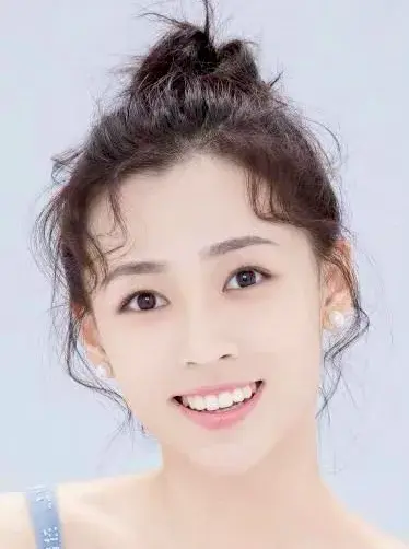 بیوگرافی Ding Xiao Ying