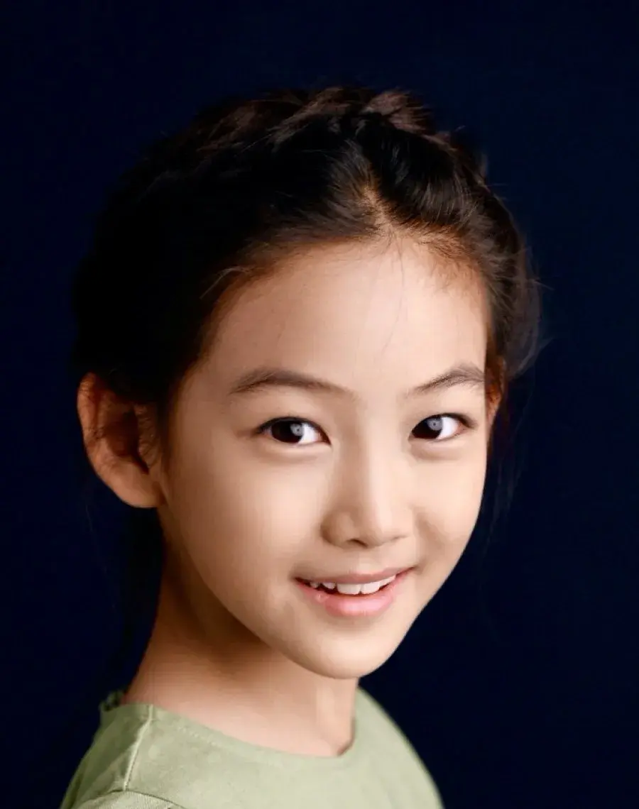 بیوگرافی Huang Qi Lin'er