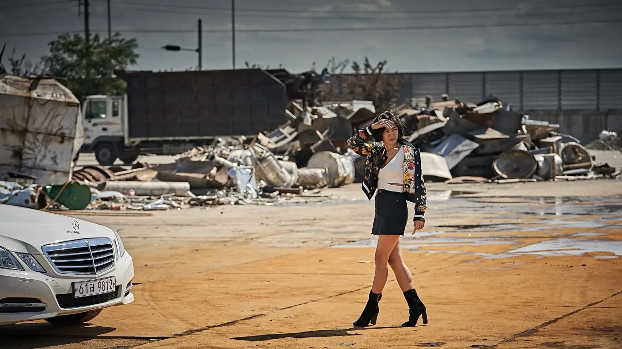 حیواناتی که به کاه چنگ میزنند با زیرنویس فارسی