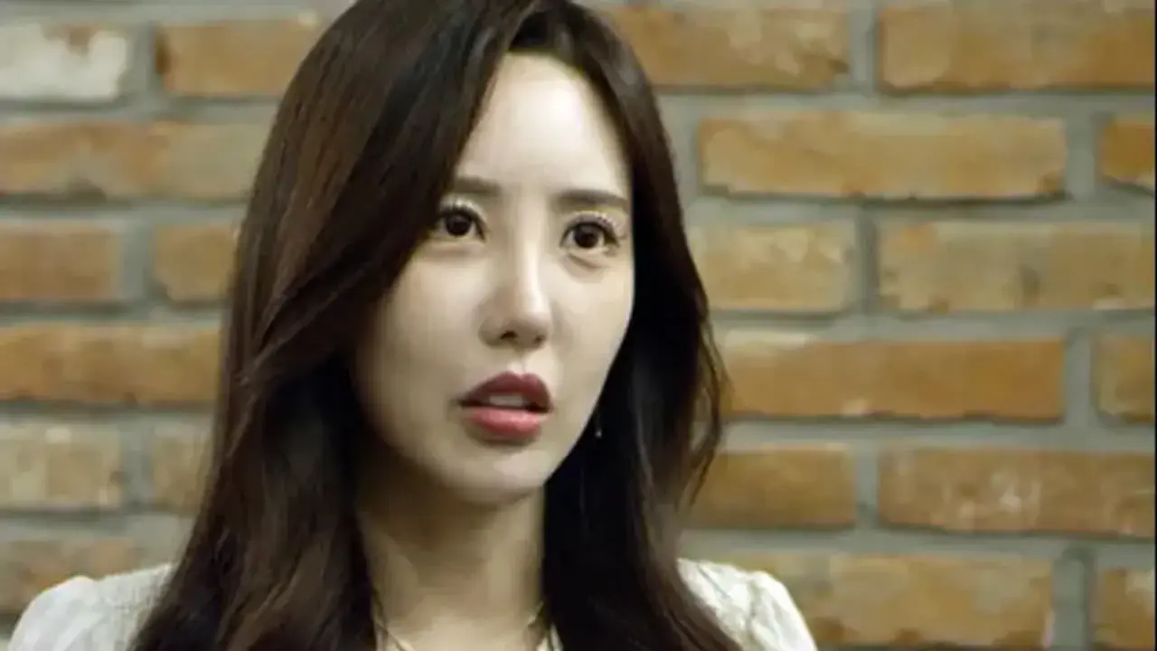 سینما ایووم در خیابان گاروسو با زیرنویس فارسی