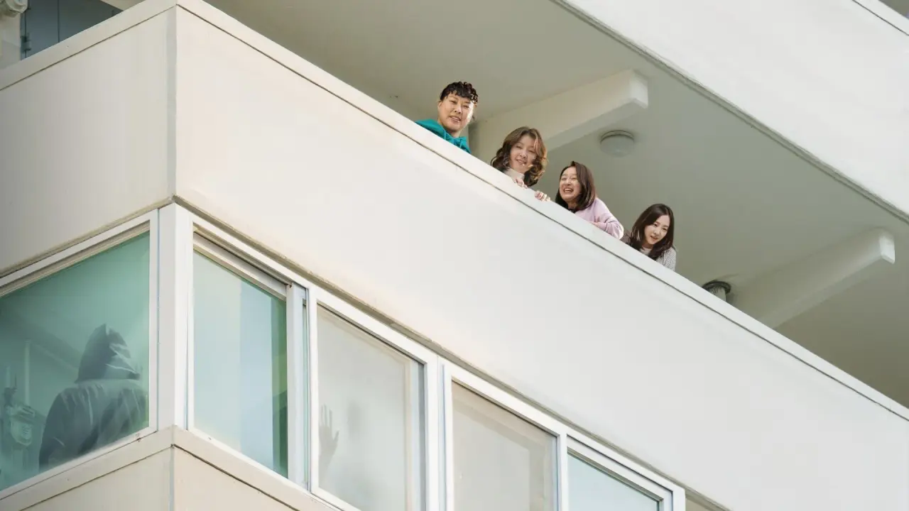 سالن هولمز با زیرنویس فارسی