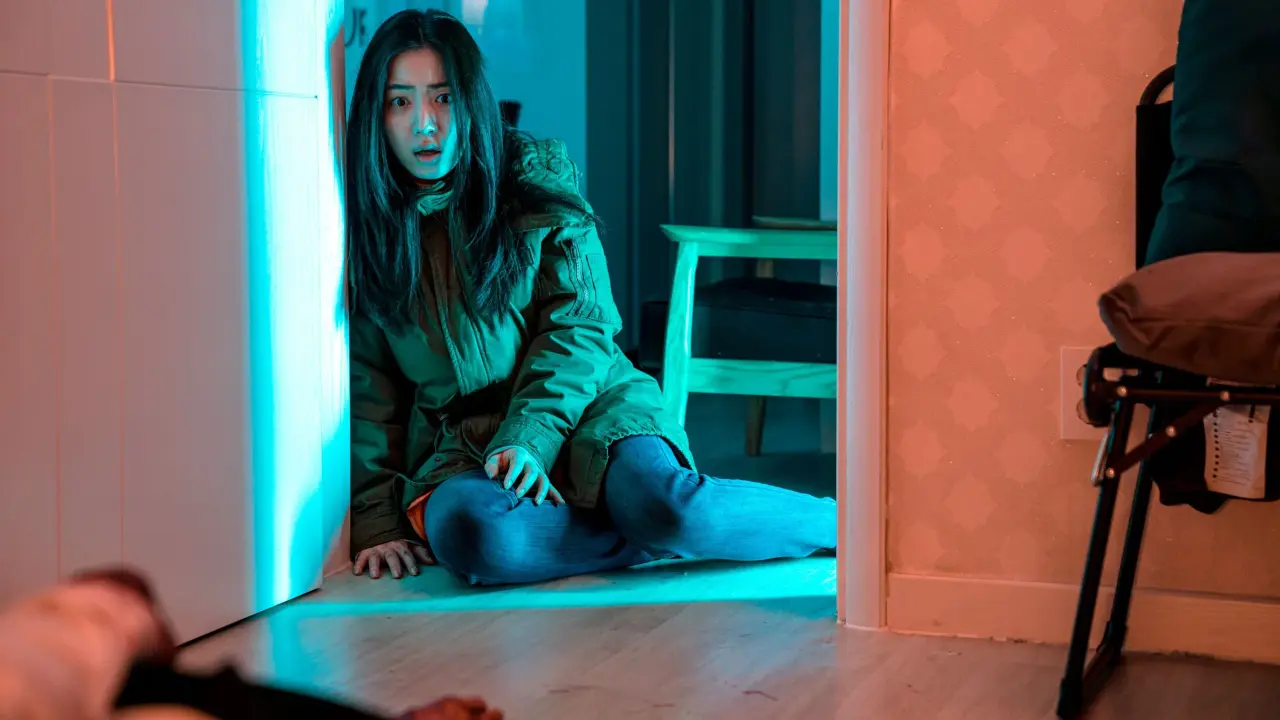 موجود درون با زیرنویس فارسی