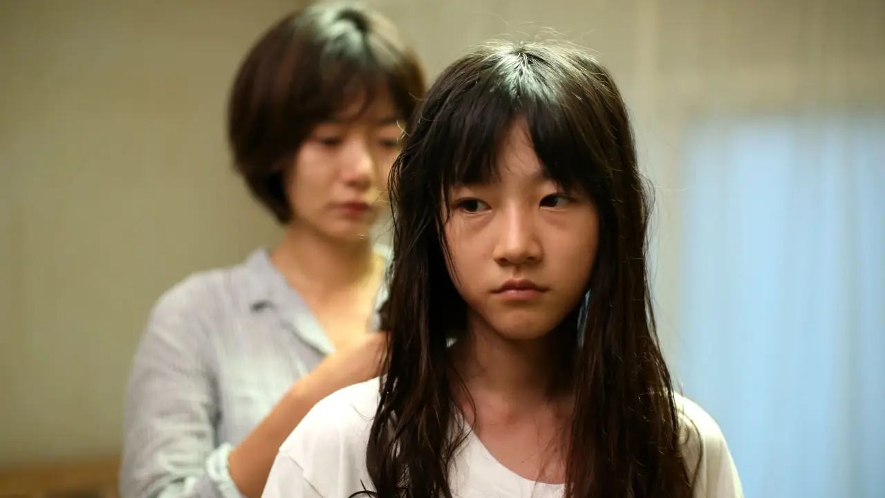 دختری پشت در خانه من با زیرنویس فارسی