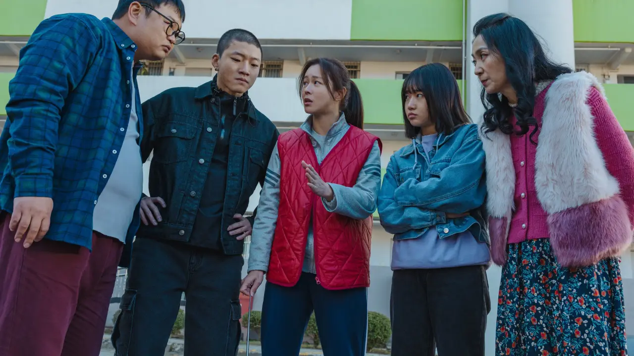 خانهی پر سر و صدا با زیرنویس فارسی