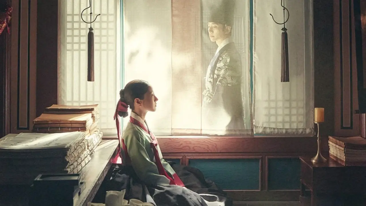 سر آستین قرمز با زیرنویس فارسی