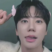 دلباخته یِ جون یونگ اوپا 🎀✨